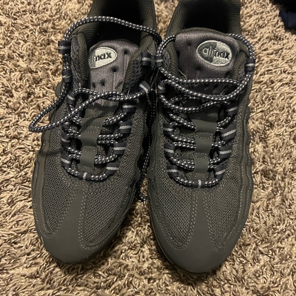 Shoes - Picture 4 of 4